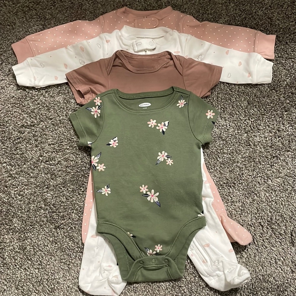 Footies and shirt sleeve body suits 3-6months Carter’s, Old Navy, Mebie Baby